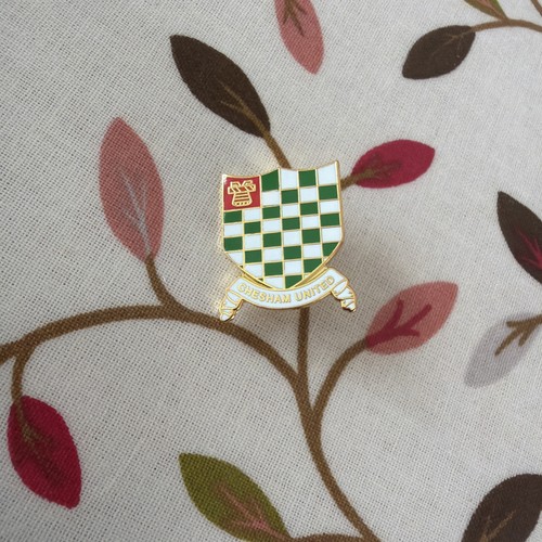Chesham utd pin badge - chesham,