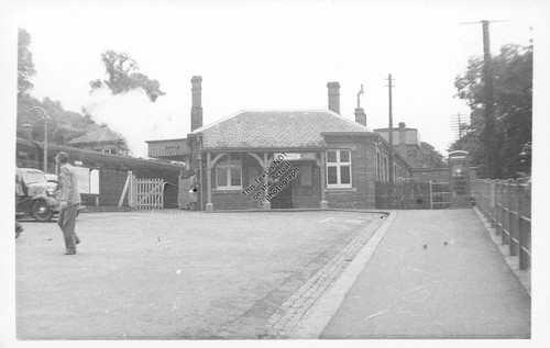 Chesham train station - train,